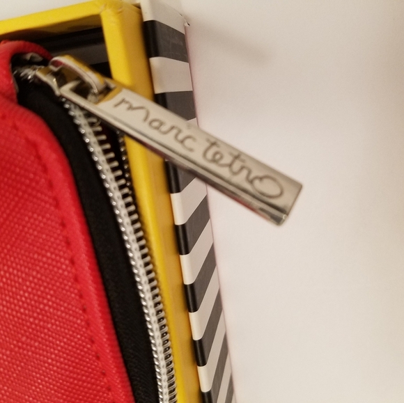 NWT in Box Marc Tetro Schnauzer Crossbody Phone Wallet Red - Picture 6 of 10